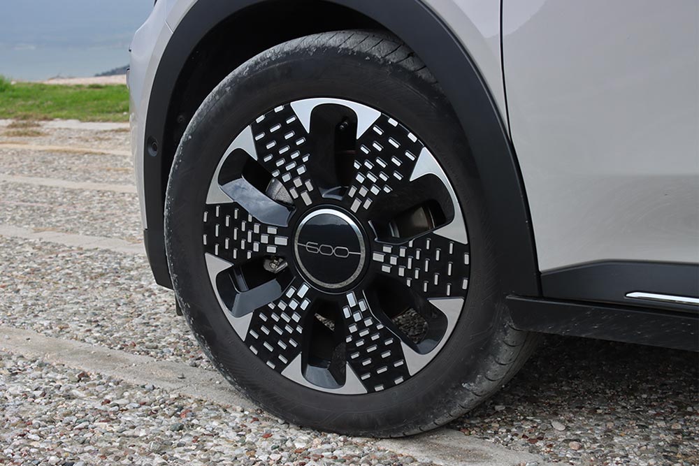 https://autogreeknews.gr/wp-content/uploads/2025/01/Fiat-600e-31.jpg