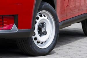 Fiat-Grande-Panda-RED-wheel