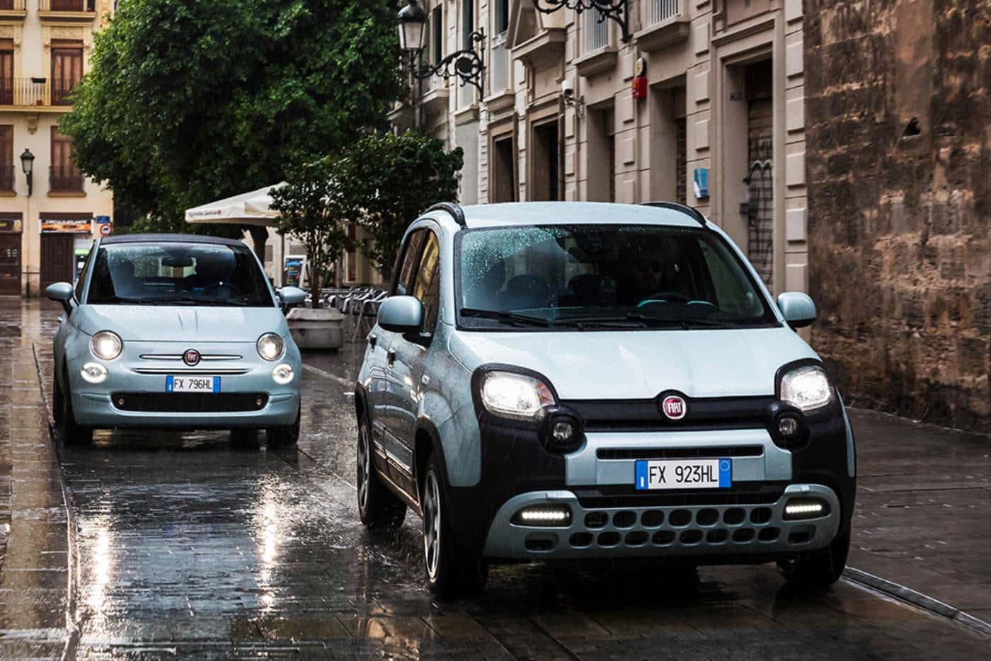 https://autogreeknews.gr/wp-content/uploads/2025/01/Fiat500andFiatPandaHybridLaunchEdition.jpg