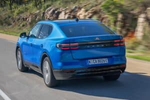 Ford-Capri-2024-kinisi-piso