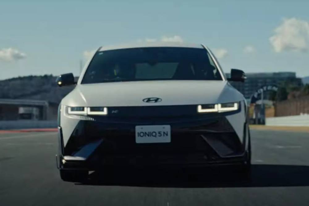 https://autogreeknews.gr/wp-content/uploads/2025/01/Hyundai-Ioniq-5-N-DK-Edition-Teaser-3-2048x1151-1.jpg
