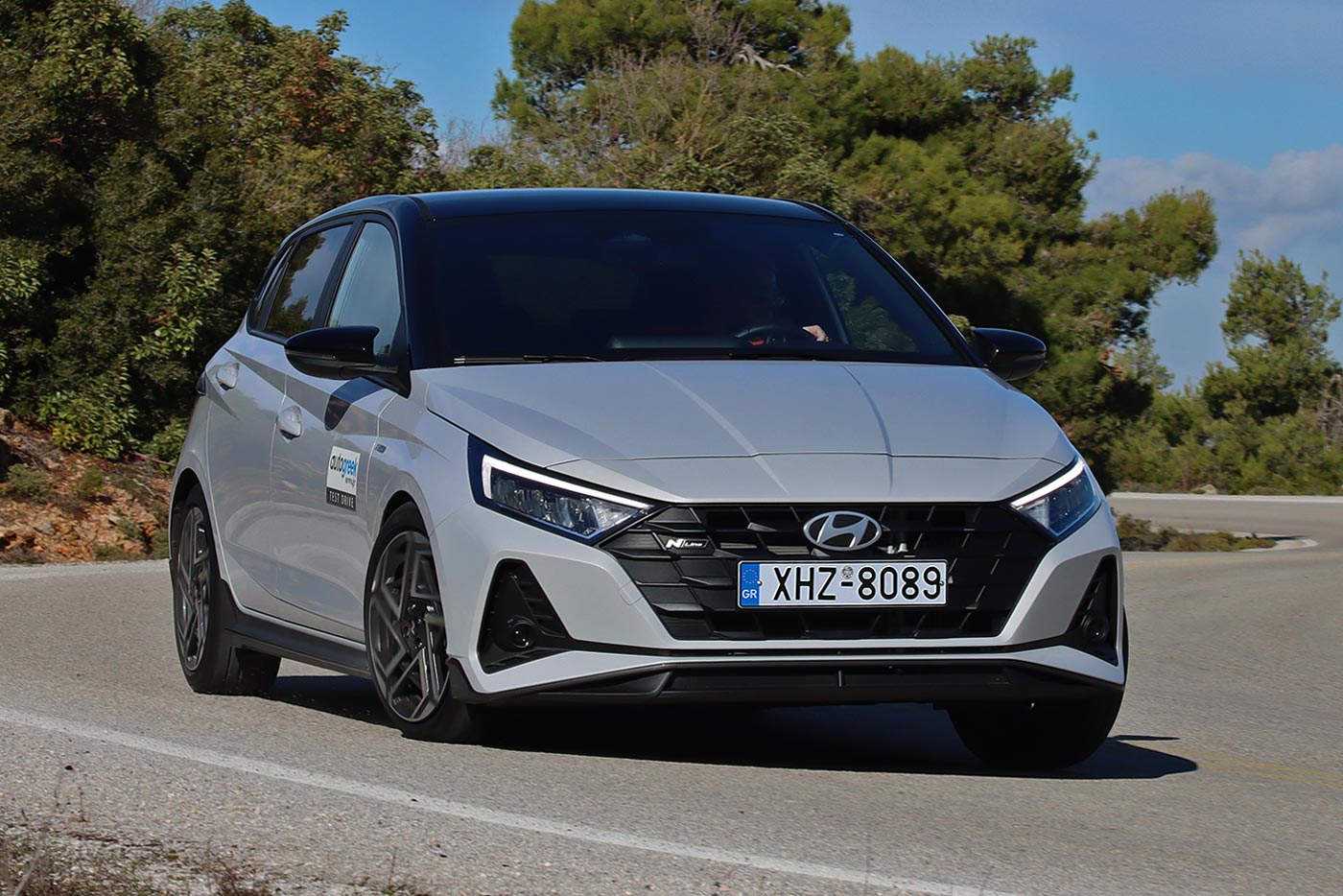 https://autogreeknews.gr/wp-content/uploads/2025/01/Hyundai-i20-N-Line-strofi.jpg