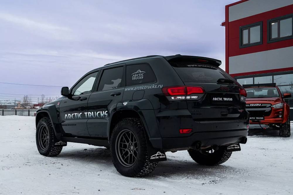 https://autogreeknews.gr/wp-content/uploads/2025/01/Jeep-Grand-Cherokee-AT35-Arctic-Trucks-12-2048x136-1.jpg