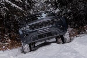 Jeep-Grand-Cherokee-AT35-Arctic-Trucks-2-2048×1152