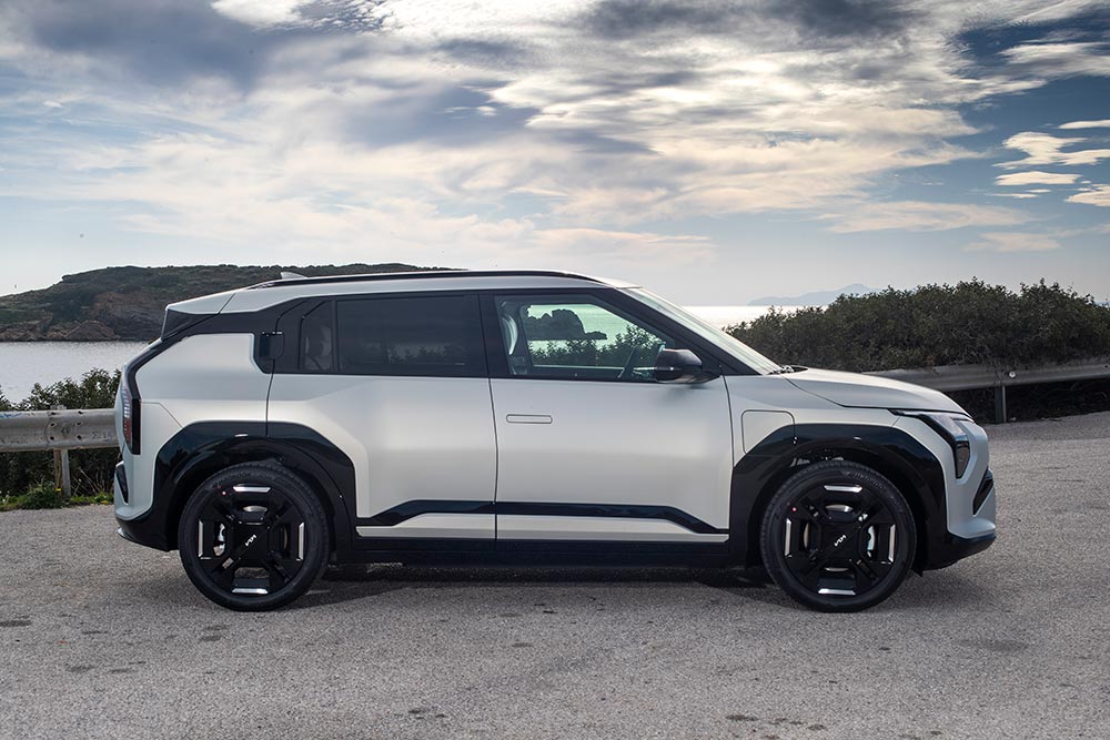 https://autogreeknews.gr/wp-content/uploads/2025/01/Kia-EV3-Greece-3.jpg