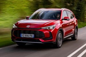 MG-ZS-Max-Hybrid-(10)