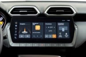 MG-ZS-Max-Hybrid-(7)