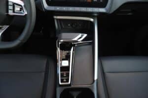 MG-ZS-Max-Hybrid+-konsola