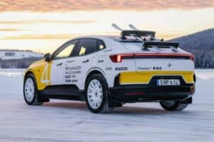 Polestar-4-Arctic-Circle-2-2048×1366