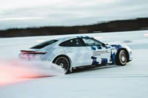 Porsche-Taycan-Drift-Record-4-2048×1153