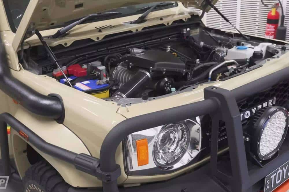 https://autogreeknews.gr/wp-content/uploads/2025/01/Suzuki-Jimny-Supercharger-Kit-Harrop-5-2048x1151-1.jpg