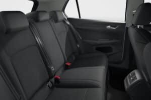 VW-Golf-Essential-piso-kathisma
