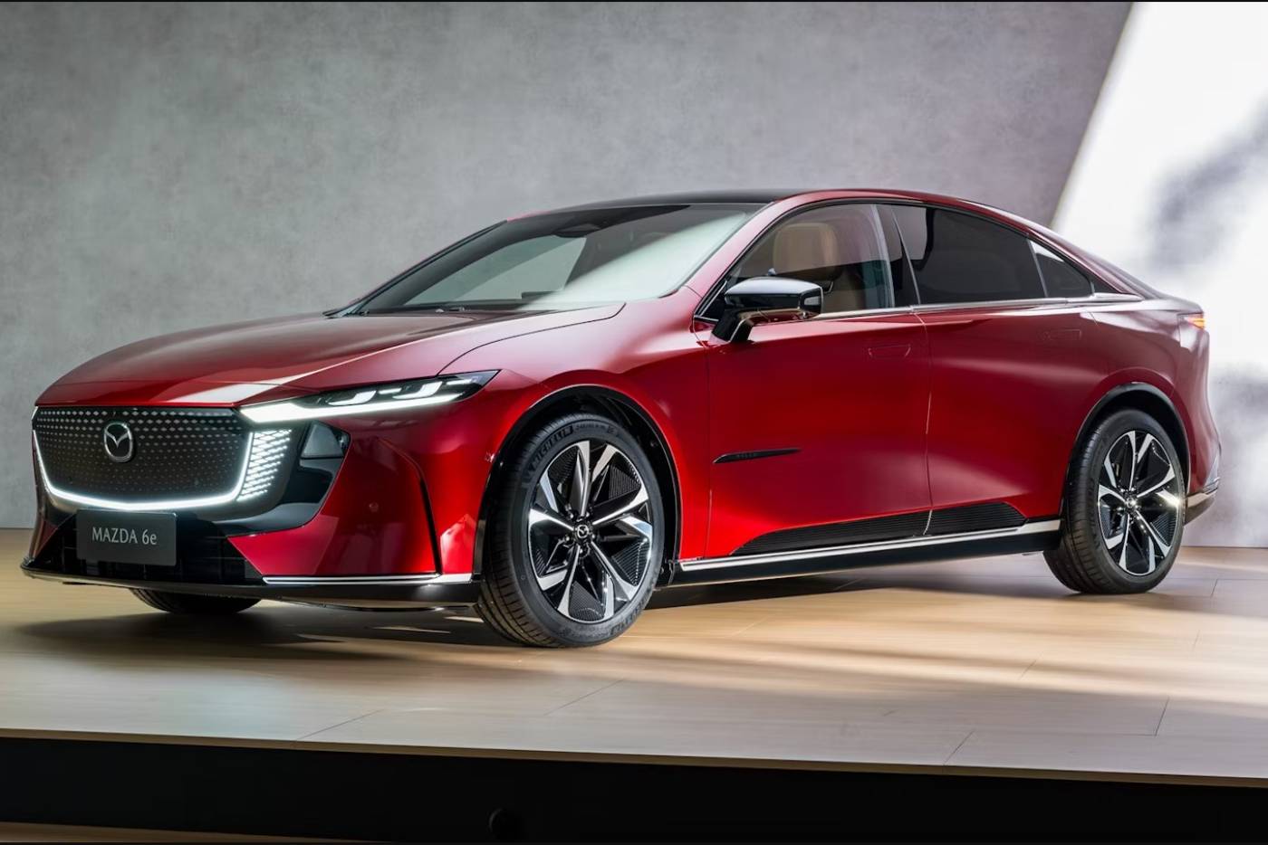 https://autogreeknews.gr/wp-content/uploads/2025/01/all-new-mazda-6e-02.jpg