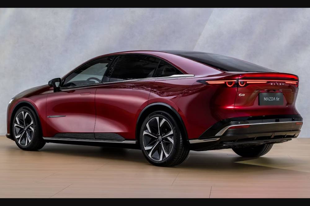 https://autogreeknews.gr/wp-content/uploads/2025/01/all-new-mazda-6e-04.jpg