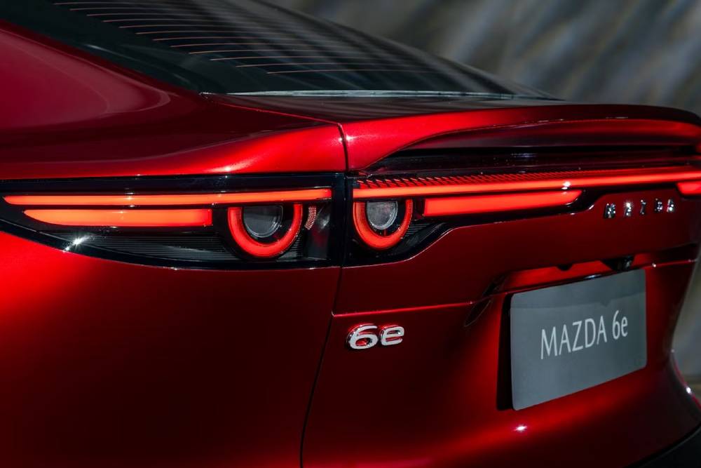 https://autogreeknews.gr/wp-content/uploads/2025/01/all-new-mazda-6e-08.jpg