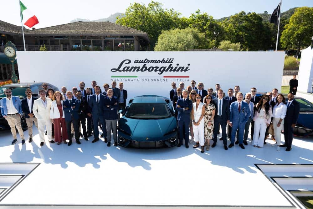 https://autogreeknews.gr/wp-content/uploads/2025/01/americans-love-new-lambos-so-they-bought-3712-of-t-2.jpg