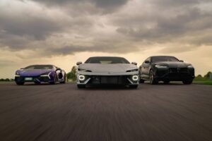 americans-love-new-lambos-so-they-bought-3712-of-t