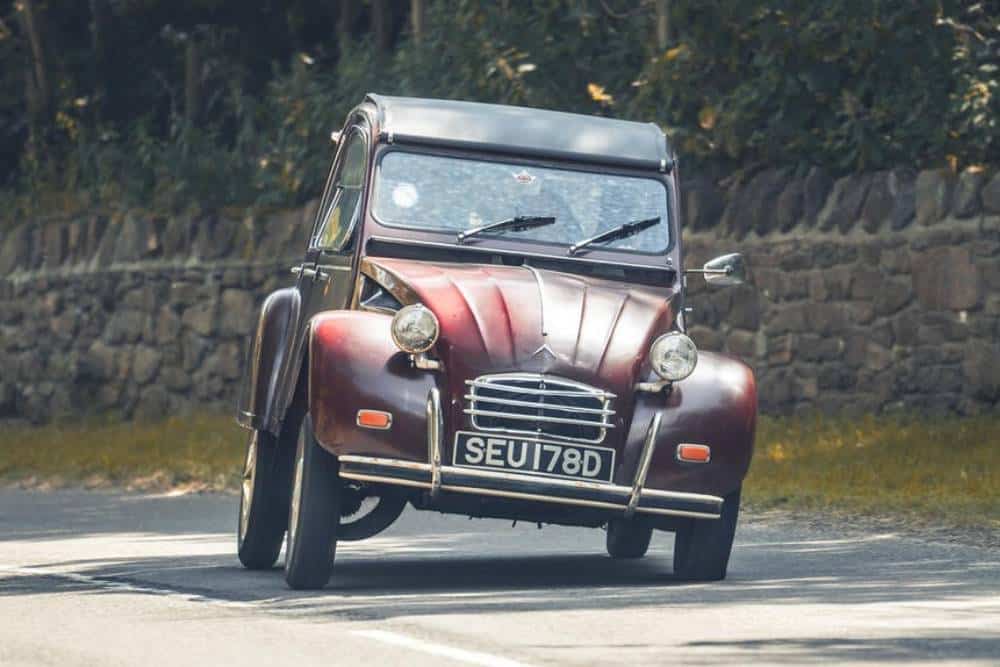 https://autogreeknews.gr/wp-content/uploads/2025/01/citroen-2cv-restomod.jpg