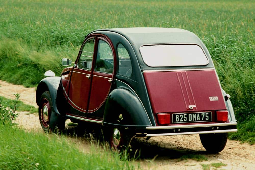 https://autogreeknews.gr/wp-content/uploads/2025/01/citroen_2cv6_charleston_2.jpg