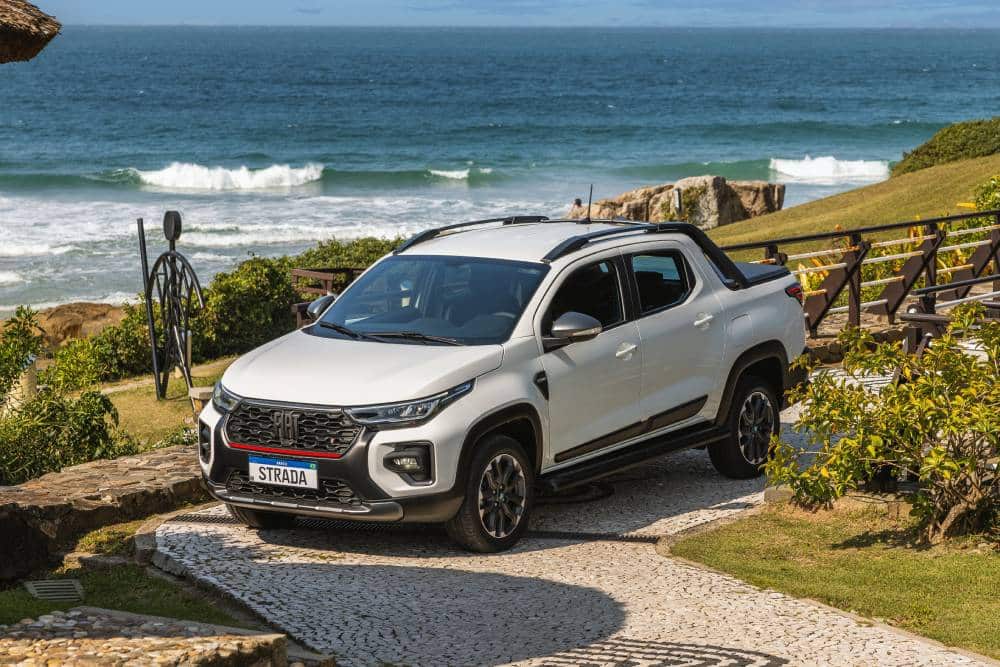 https://autogreeknews.gr/wp-content/uploads/2025/01/fiat_strada_ultra_cabine_dupla_17.jpg