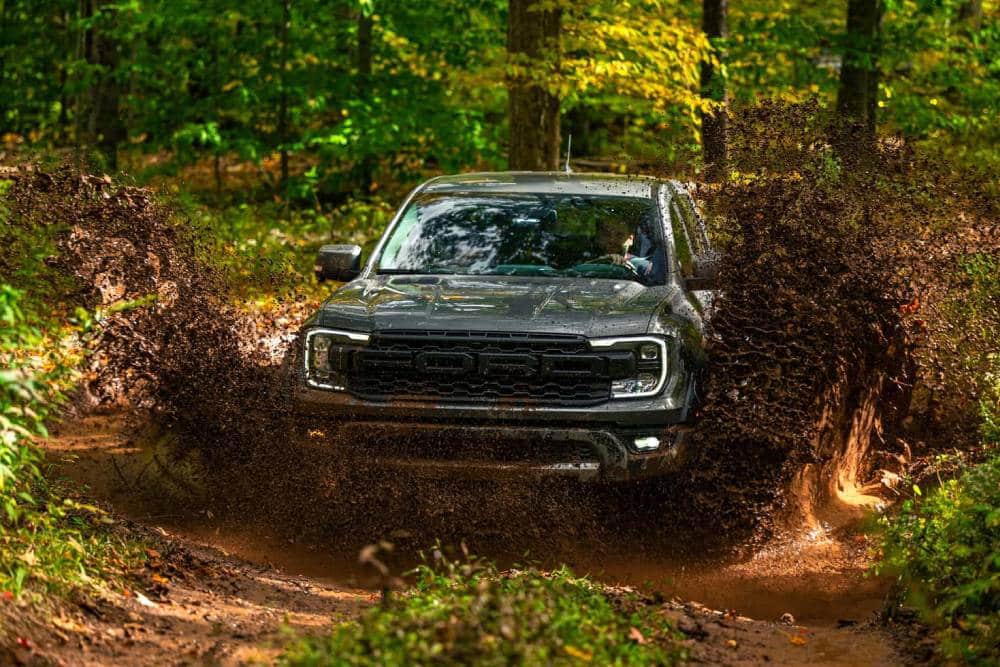 https://autogreeknews.gr/wp-content/uploads/2025/01/ford-ranger-raptor-off-road-2.jpg