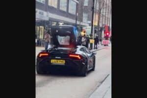 huracan catches fire 02