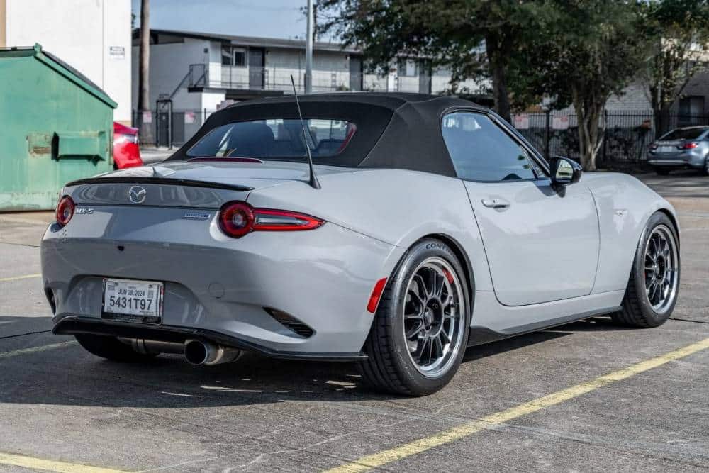 https://autogreeknews.gr/wp-content/uploads/2025/01/man-buys-2024-mazda-mx-5-miata-wants-it-gone-after.jpg