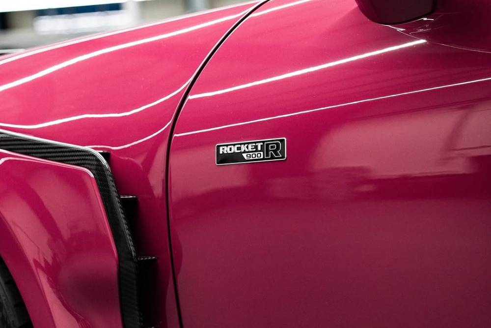 https://autogreeknews.gr/wp-content/uploads/2025/01/pink-brabus-900-rocket-r-is-one-vibrant-porsche-91-1.jpg