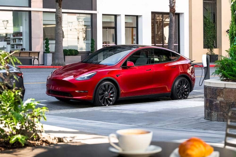 https://autogreeknews.gr/wp-content/uploads/2025/01/tesla-claims-the-model-y-is-on-track-to-becoming-t.jpg