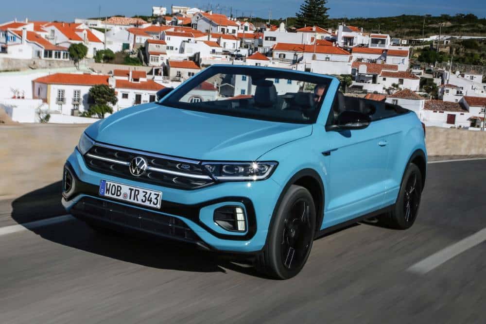 https://autogreeknews.gr/wp-content/uploads/2025/01/volkswagen_t-roc_cabriolet_r-line_458.jpg
