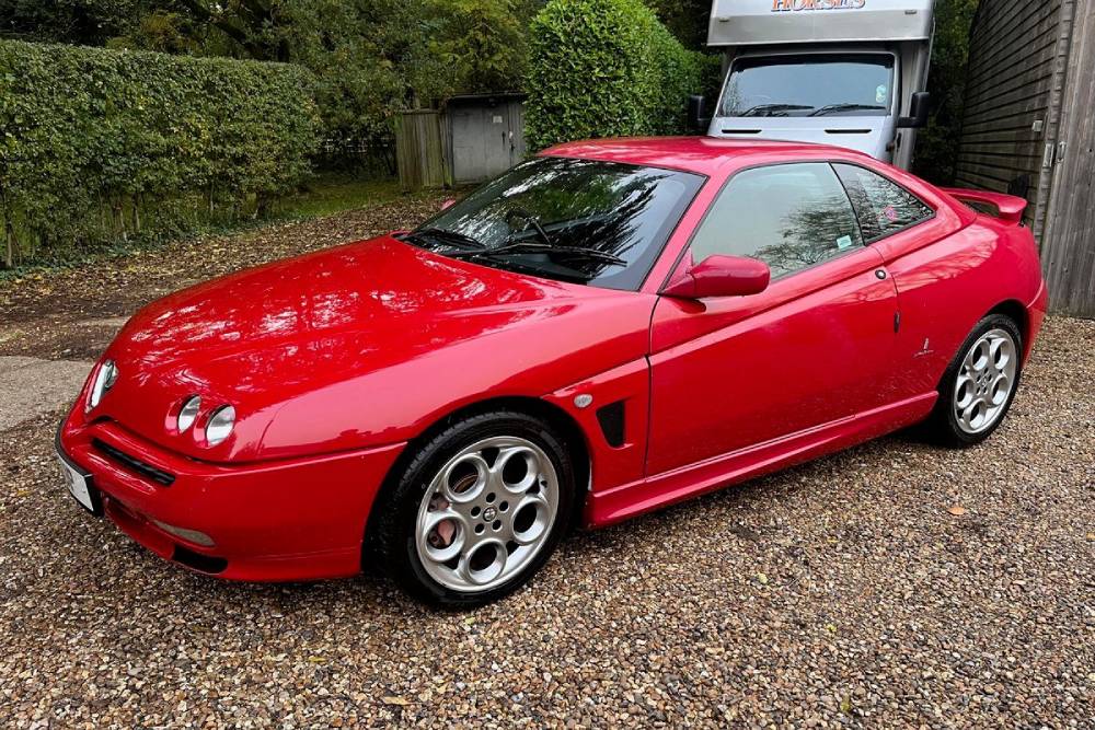 https://autogreeknews.gr/wp-content/uploads/2025/02/2001-alfa-romeo-gtv-6717a5cb1c247.jpg