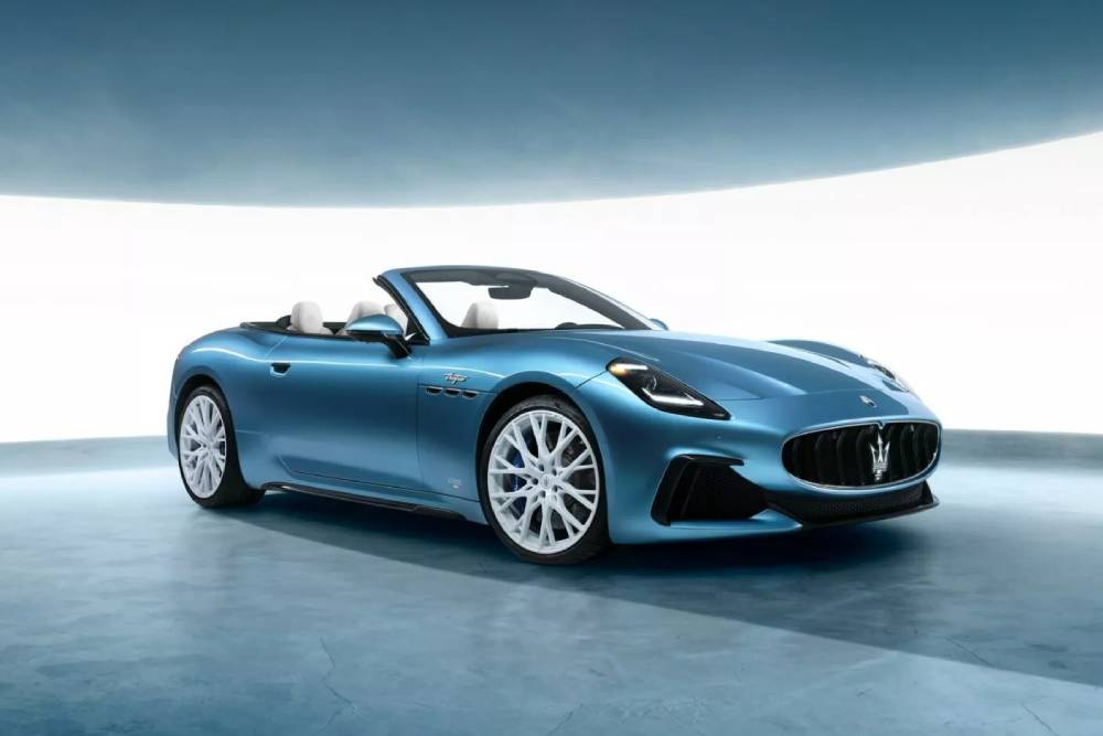https://autogreeknews.gr/wp-content/uploads/2025/02/2025-Maserati-GranCabrio-ICE-0220-109-2048x1536-1.jpg