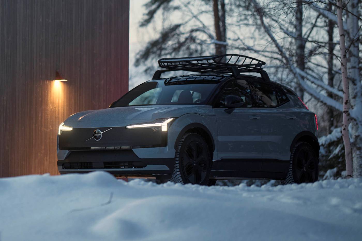 https://autogreeknews.gr/wp-content/uploads/2025/02/339529_Volvo_EX30_Cross_Country_with_Swedish_winter_cabin.jpg