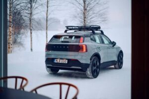 339542_Volvo_EX30_Cross_Country_exterior