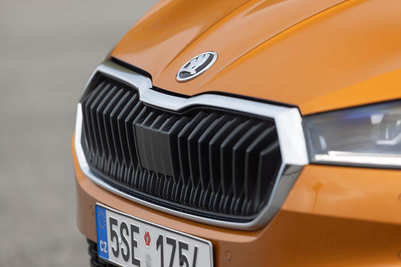 https://autogreeknews.gr/wp-content/uploads/2025/02/69_skoda_fabia_ml_phoenix_orange.jpg