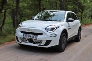 Fiat-600-Hybrid-kinisi