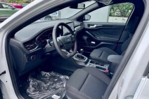 Ford-Focus-1.0-ST-Line-carcenter-3