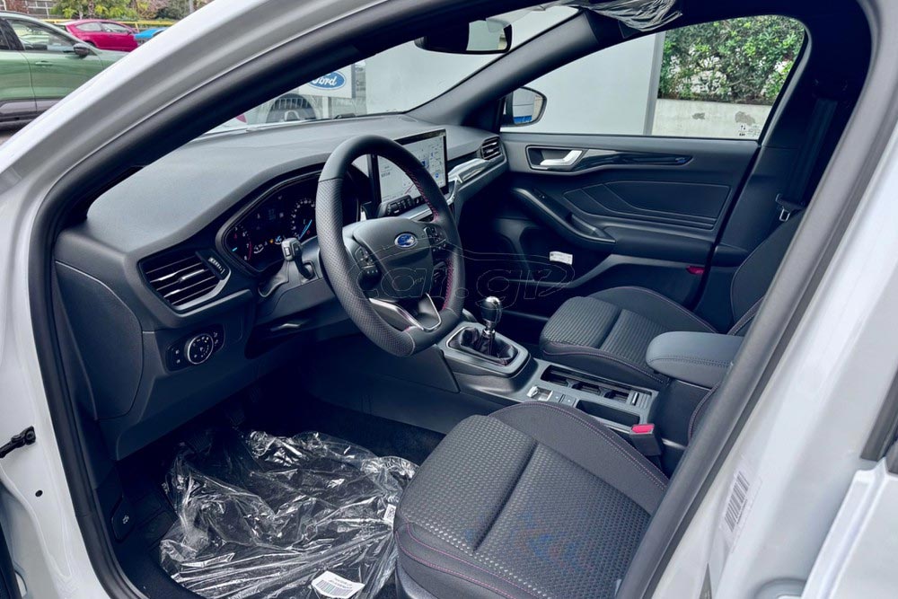 https://autogreeknews.gr/wp-content/uploads/2025/02/Ford-Focus-1.0-ST-Line-carcenter-3.jpg