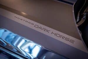 Ford Mustang Dark Horse Golden Hall (4)
