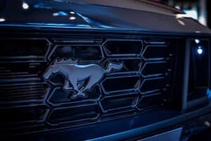 Ford Mustang Dark Horse Golden Hall (5)