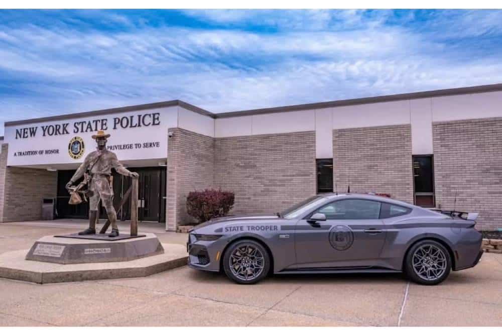 https://autogreeknews.gr/wp-content/uploads/2025/02/Ford-Mustang-GT-New-York-Police-1_result22-1.jpg
