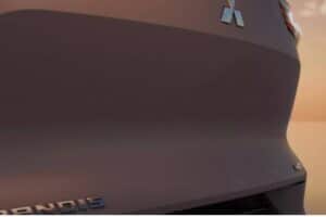 Mitsubishi-Grandis-Teaser-5-2048×1151