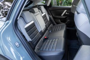 NEW_Citroen_C4_HYBRID_rear_seat