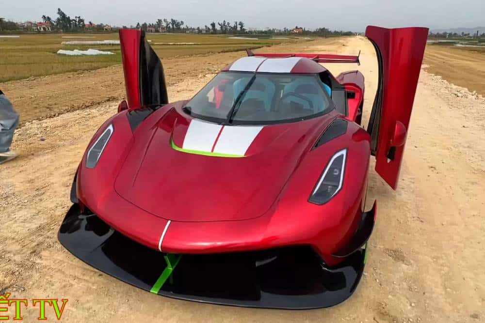 https://autogreeknews.gr/wp-content/uploads/2025/02/NHET-TV-Koenigsegg-Jesko-Replica-24-2048x1151-1.jpg