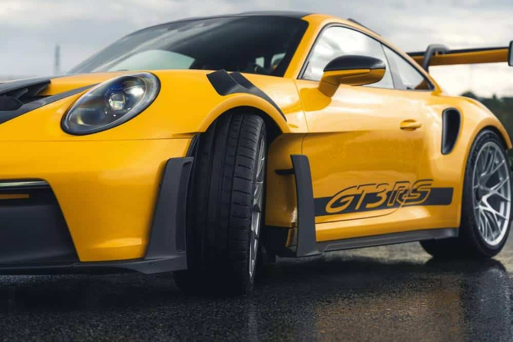 https://autogreeknews.gr/wp-content/uploads/2025/02/Porsche-911-GT3-RS-Michelin-Tires-10.jpg