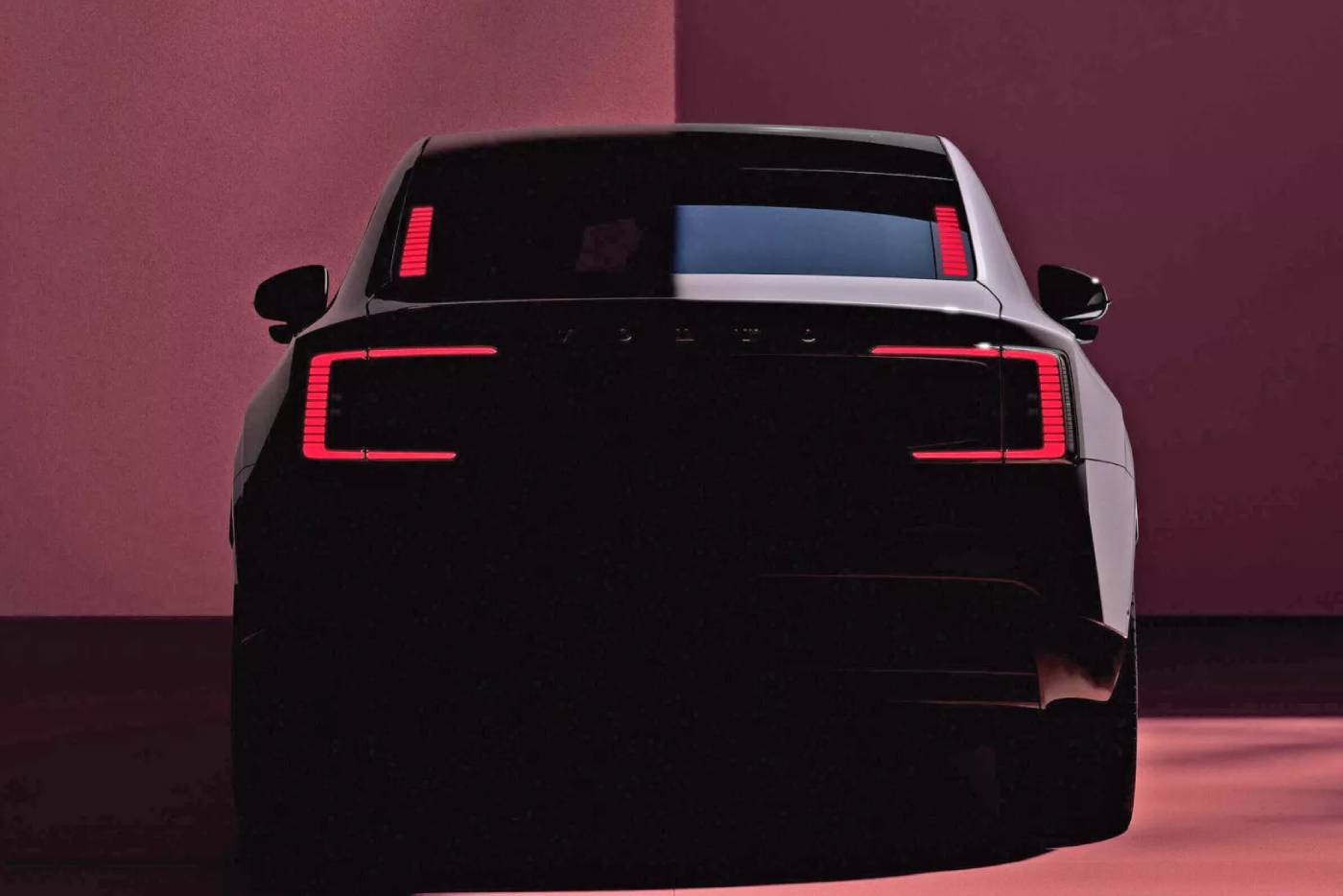 Το νέο ES90 αλλάζει τα φώτα της Volvo