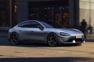 Xiaomi-SU7-02-2048×1536