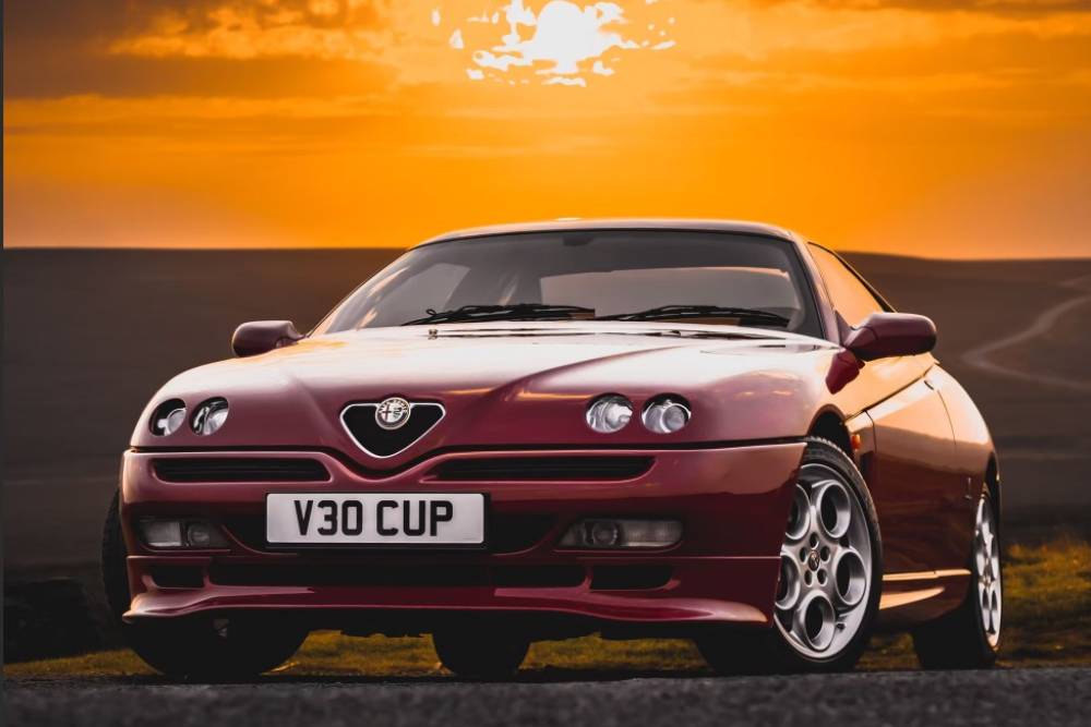 https://autogreeknews.gr/wp-content/uploads/2025/02/alfa-romeo-gtv-cup-sunset.jpg