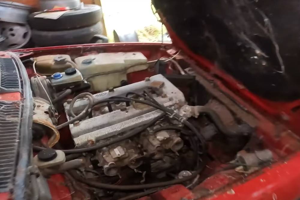 https://autogreeknews.gr/wp-content/uploads/2025/02/barn-find-hunter-explores-abandoned-farm-finds-hid-11.jpg