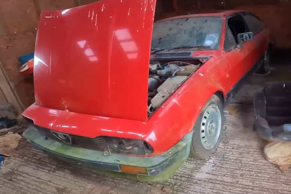 https://autogreeknews.gr/wp-content/uploads/2025/02/barn-find-hunter-explores-abandoned-farm-finds-hid-8.jpg